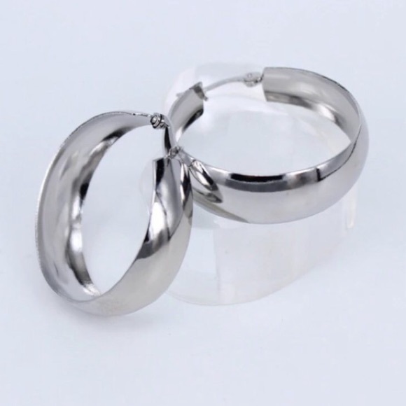 18K White Gold 2” Round Chunky hoop earrings - Picture 2 of 4